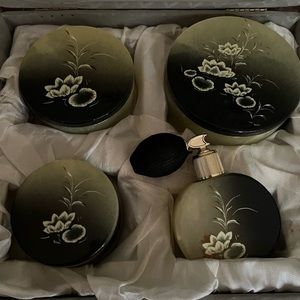 Vintage Vanity Dresser 4 Piece Set Includes Original Box
GOOD SHAPE